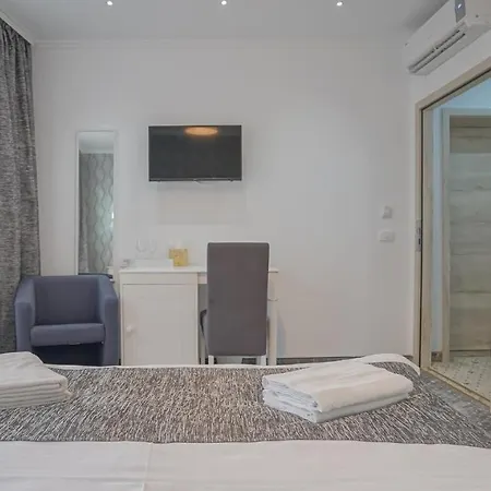 Monarch House Guest house 3*