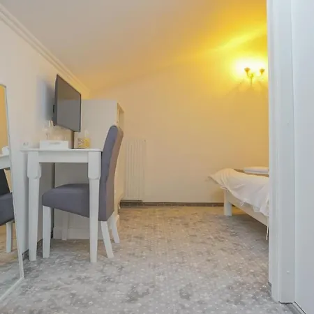 Monarch House 3* Brasov