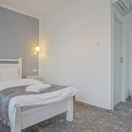 Guest house Monarch House 3*