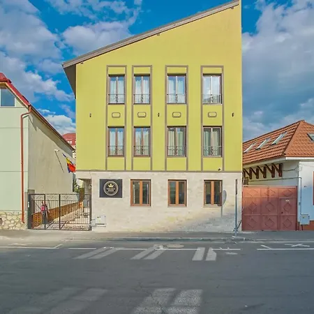 Guest house Monarch House 3*
