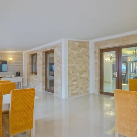 Guest house Monarch House Brasov