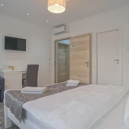 Guest house Monarch House 3*