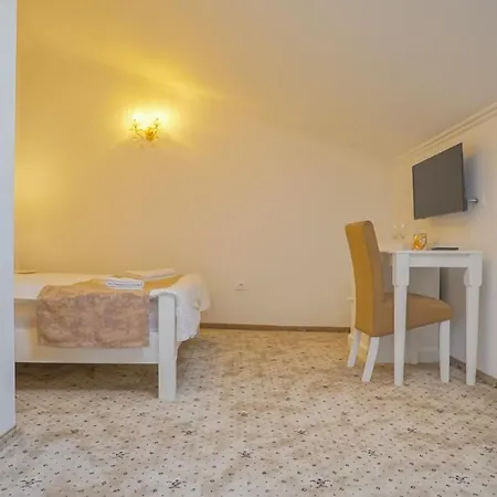 Guest house Monarch House Brasov