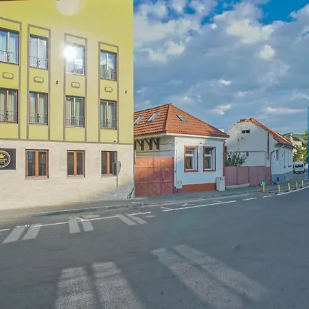 Monarch House Guest house 3*