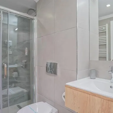 Monarch House Guest house 3*