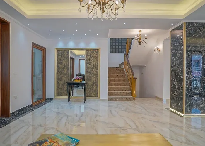 Monarch House Guest house 3*