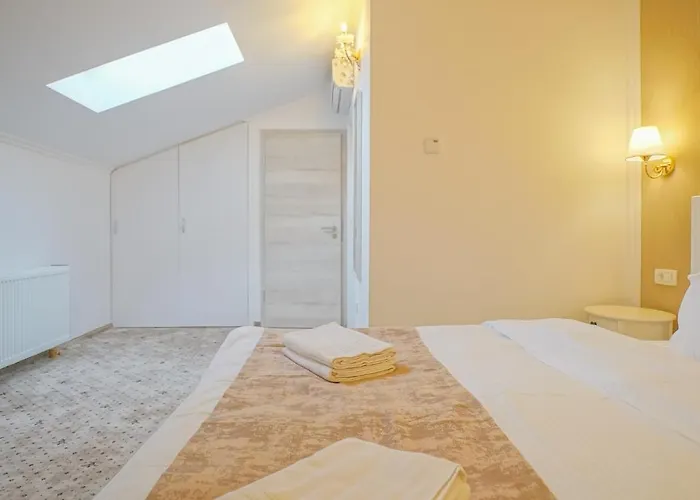 Monarch House Brasov