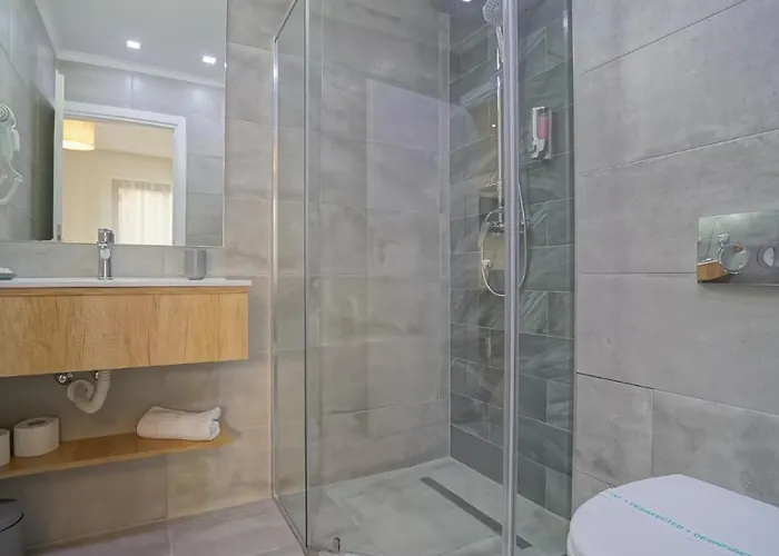 Guest house Monarch House