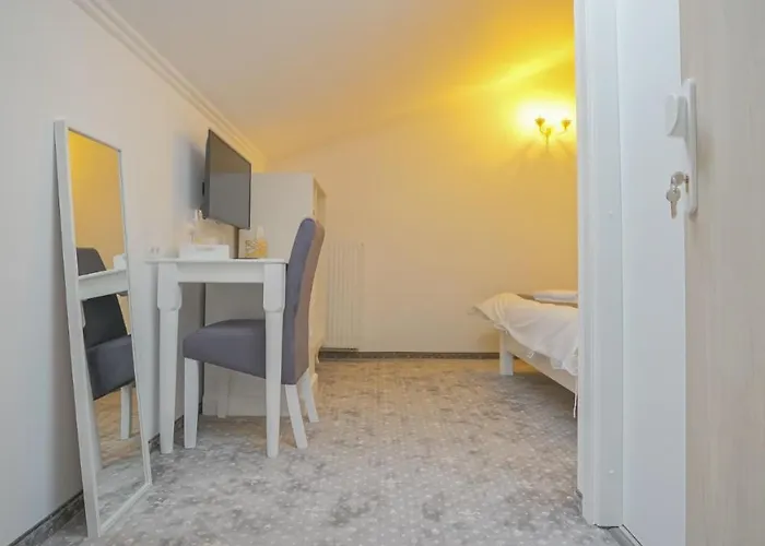 Monarch House 3* Braşov