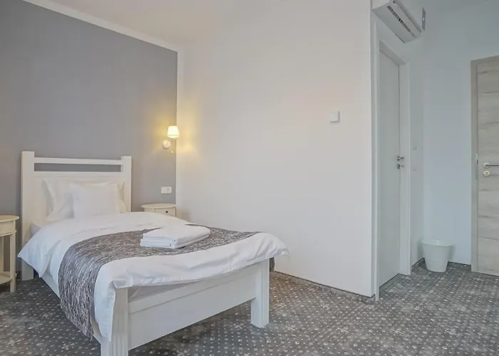 Guest house Monarch House 3*