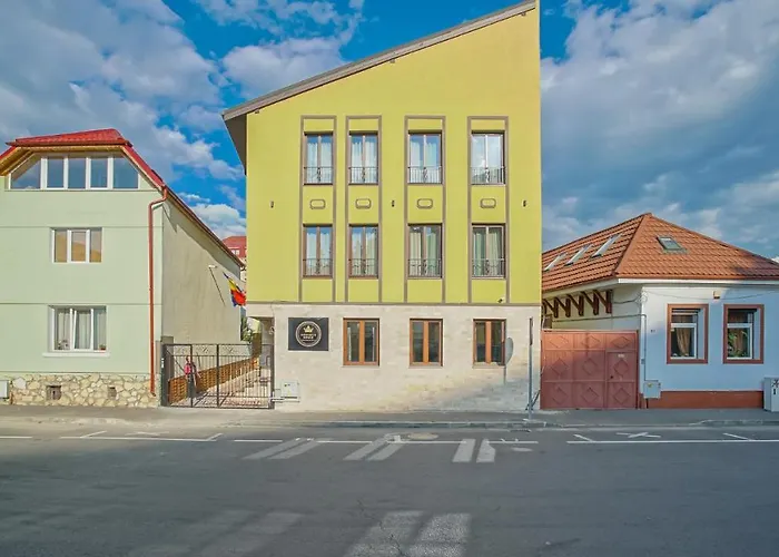 Guest house Monarch House 3*