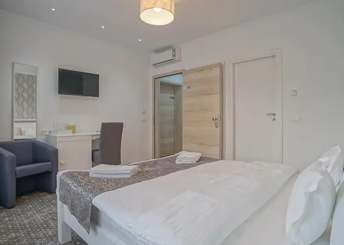 Guest house Monarch House 3*