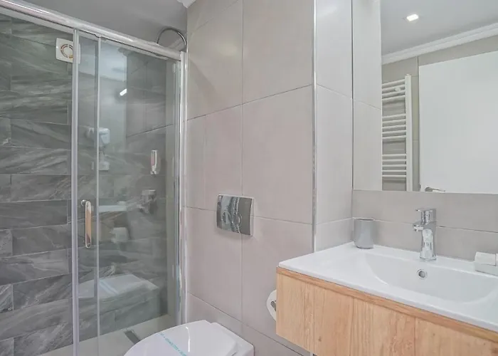 Monarch House Guest house 3*